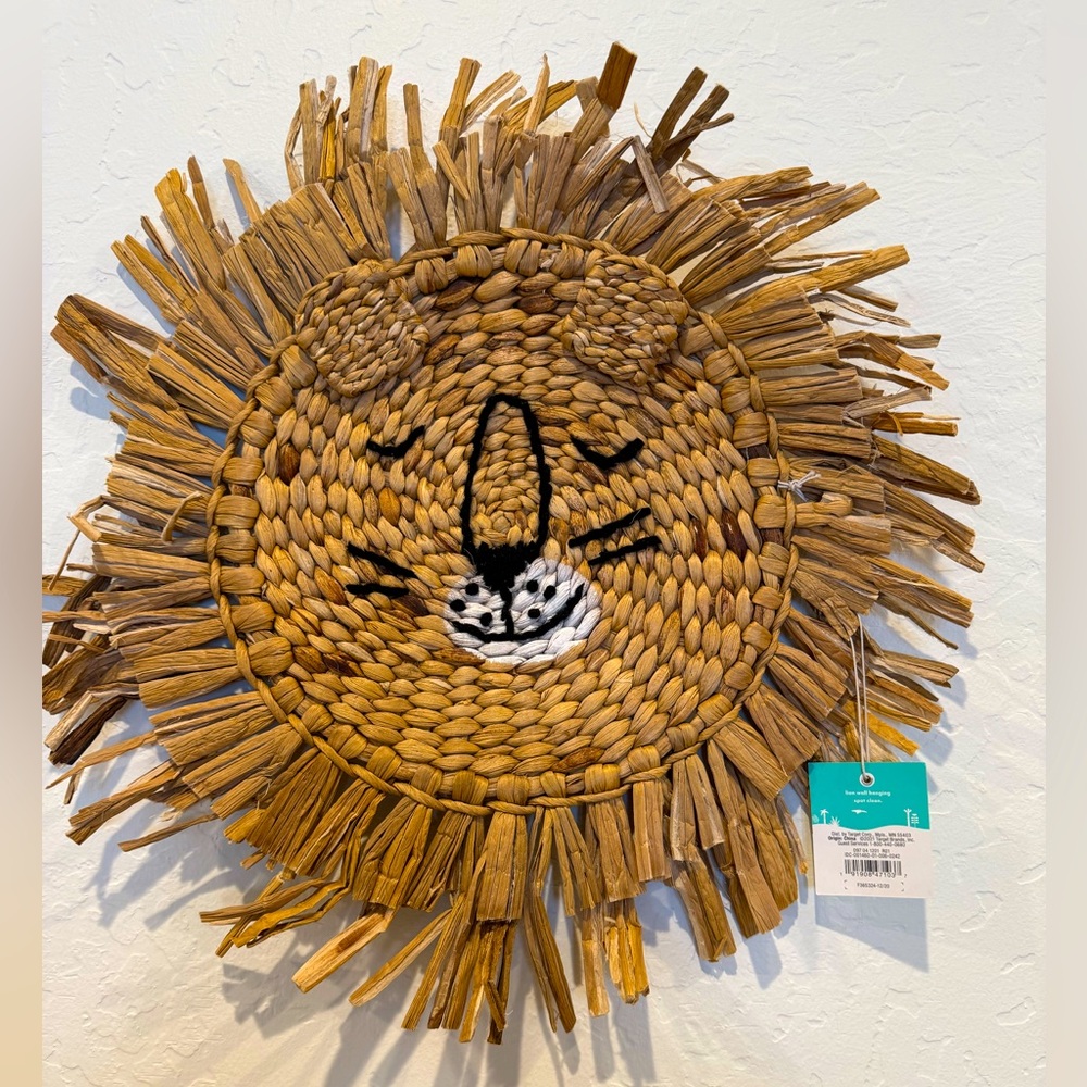 NWT Pillowfort lion wall decor